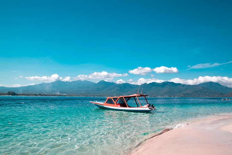 beautiful view boat sea tropical beach gili trawangan lombok indonesia_158538 26123